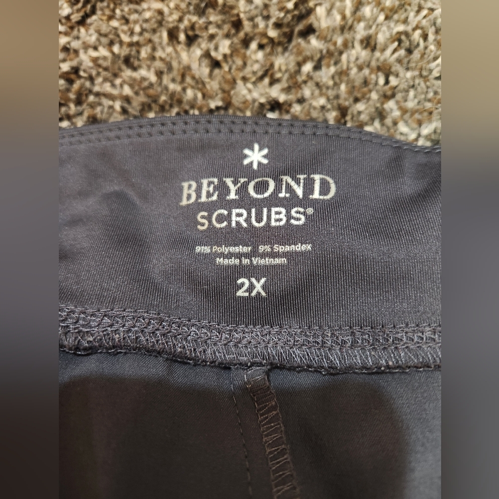 Pewter Jogger Scrub Set - Picture 5 of 5